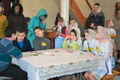 Воспитанники воскресных школ Лепельского благочиния окунулись в атмосферу интеллектуальной игры "Что? Где? Когда?"