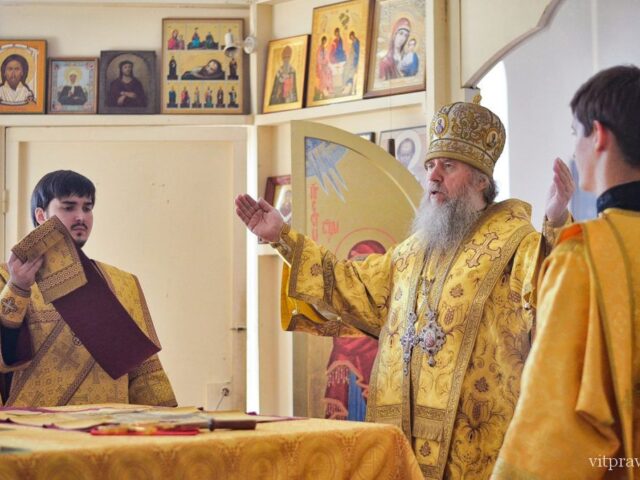 Архиепископ Димитрий совершил Божественную литургию храме Витебской духовной семинарии