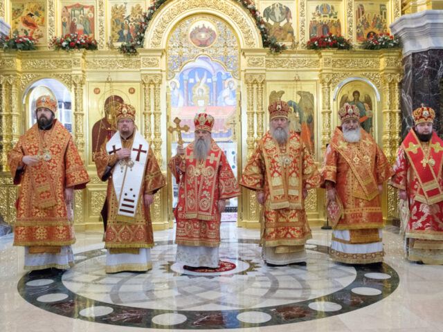 Архиепископ Димитрий принял участие в Божественной литургии в Новодевичьем монастыре Санкт-Петербурга