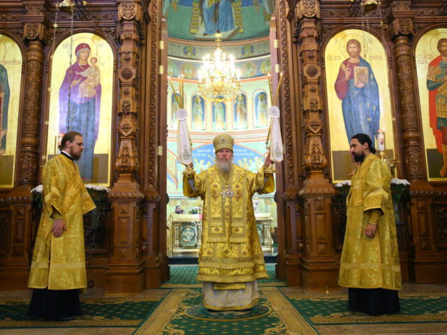 В день памяти святых первоверховных апостолов Петра и Павла архиепископ Димитрий сослужил митрополиту Нижегородскому и Арзамасскому Георгию