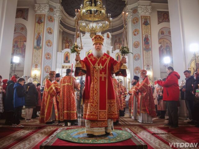 В праздник Светлого Христова Воскресения архиепископ Димитрий совершил торжественное Пасхальное богослужение в Свято-Успенском кафедральном соборе города Витебска