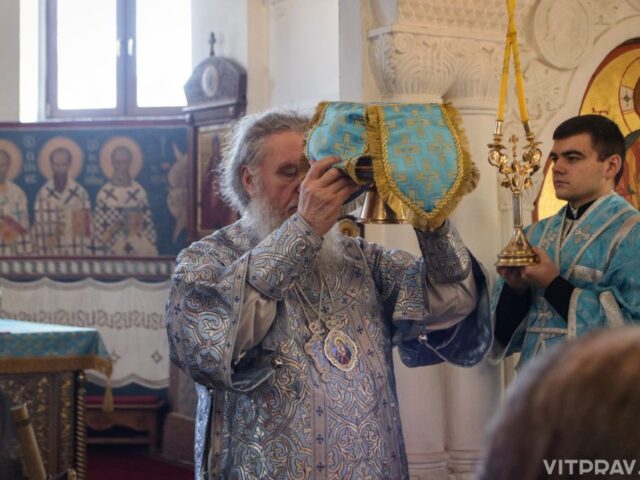 В праздник Покрова Пресвятой Богородицы архиепископ Димитрий совершил Литургию в одноименном соборе города Витебска