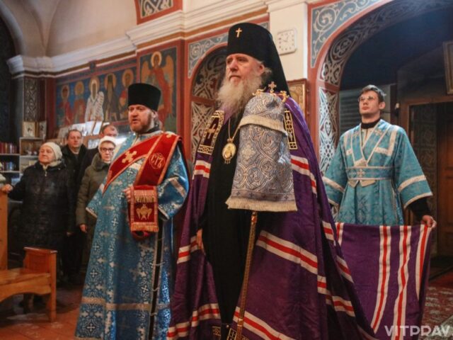 В праздник Введения во храм Пресвятой Богородицы архиепископ Димитрий совершил Литургию в Свято-Покровском соборе города Витебска
