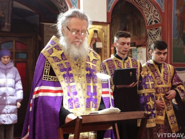 В понедельник первой седмицы Великого поста архиепископ Димитрий совершил великое повечерие с чтением Великого покаянного канона преподобного Андрея Критского в Свято-Покровском соборе города Витебска