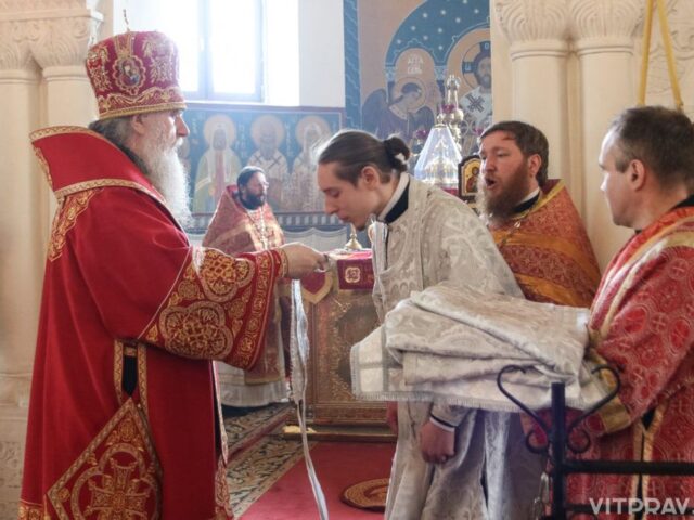 В Неделю 2-ю по Пасхе архиепископ Димитрий совершил Литургию в Свято-Покровском соборе города Витебска