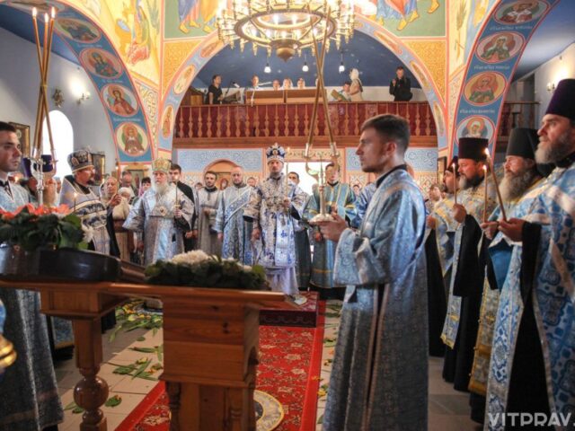 В канун Недели 13-й по Пятидесятнице митрополит Минский и Заславский Вениамин совершил всенощное бдение в храме Святой Живоначальной Троицы города Городка