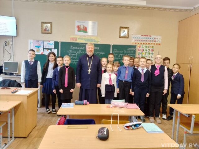 Протоиерей Александр Ковалев провел факультатив «Основы православной культуры» в гимназии № 5 Витебска