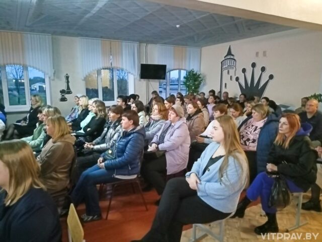 Протоиерей Владимир Коледа принял участие в общешкольном родительском собрании