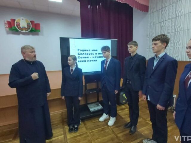 Протоиерей Александр Ковалёв побеседовал с учениками старших классов средней школы №15 на тему семейных ценностей