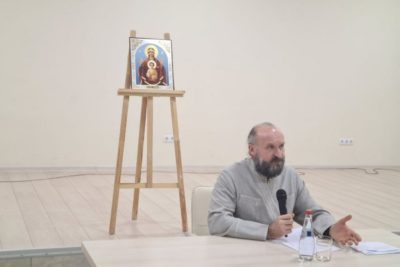 Епископ Евсевий провел беседу в Витебской областной библиотеке имени Ленина