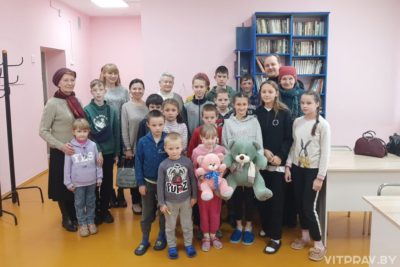 Группа милосердия храма Святой Живоначальной Троицы города Городка поздравила детей из приюта с днём рождения