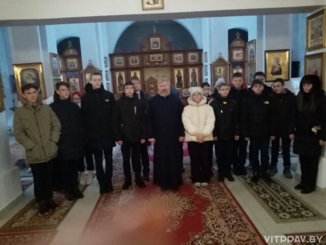 Протоиерей Александр Ковалев провел встречу с учащимися 8-9 классов средней школы № 15 Витебска в храме св. вмч. и целителя Пантелеимона 