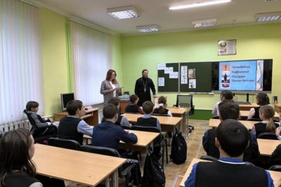 Иерей Родион Радевич провел единый урок, посвященный преподобной Евфросинии Полоцкой, в Кордонской средней школе
