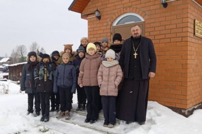 Иерей Иоанн Вабищевич посетил храм святых Бессребреников и Чудотворцев Космы и Дамиана д. Слобода вместе с учащимися Полсвижской базовой школы