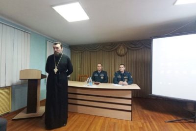 Протоиерей Александр Лазуко принял участие в Едином дне информирования в Толочинском РОЧС