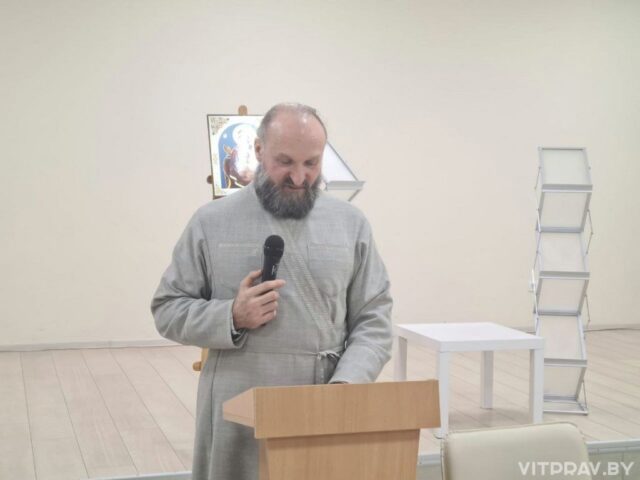Епископ Евсевий провел беседу в Витебской областной библиотеке имени Ленина