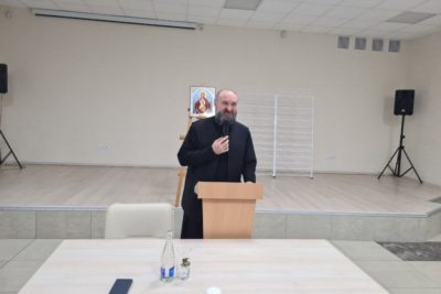 Епископ Евсевий провел беседу в Витебской областной библиотеке имени Ленина