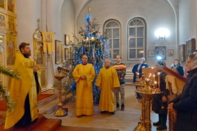 В Храме Вознесения Господня г.п. Лужесно прошел праздничный приходской вечер в день памяти Святого праведного Иоанна Кронштадского