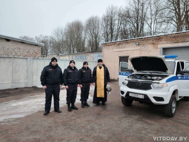 Протоиерей Владимир Догодька совершил чин освящения нового спецавтомобиля в г. Городке