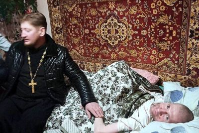 Протоиерей Владимир Кожановский посетил инвалидов и пожилых жителей д. Боровка