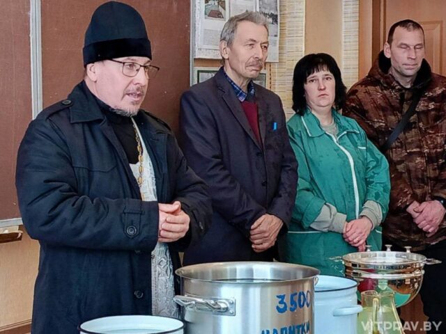 Иерей Игорь Цветков рассказал о празднике Богоявления Господня ученикам и учителям Жукневской базовой школы