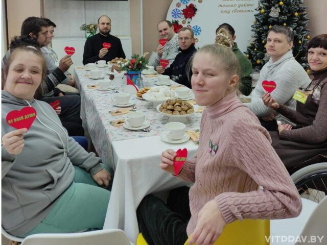 В рамках благотворительной акции "От всей души" протоиерей Вячеслав Енухов посетил отделение дневного пребывания инвалидов
