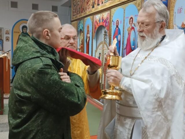 В праздник Рождества Христова протоиерей Александр Мозолев совершил Божественную литургию в храме Святого пророка Божия Илии г. Витебска.
