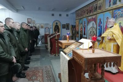 В праздник Собора новомучеников и исповедников Русской Церкви протоиерей Александр Мозолев совершил Божественную литургию в воинском храме Святого пророка Божия Илии