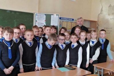Иерей Сергий Федосеев провел беседу по духовно-нравственному воспитанию в Чашникской гимназии