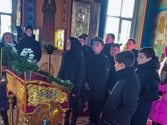 Восьмиклассники Чашникской школы посетили храм Преображения Господня