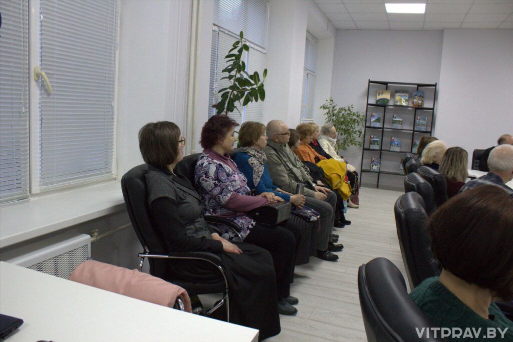 Епископ Евсевий провел беседу в Витебской областной библиотеке имени Ленина