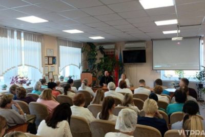 Иерей Виктор Гляд встретился с сотрудниками Витебского областного клинического родильного дома