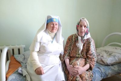 Иерей Иоанн Вабищевич и сестры милосердия посетили Слободскую больницу сестринского ухода