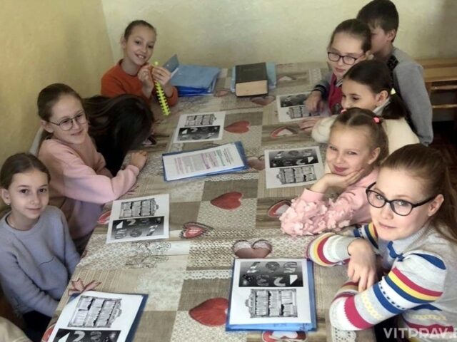 Иерей Андрей Ярмольчук провел урок, посвященный Дню православной книги, в воскресной школе храма святителя Василия Великого Витебска