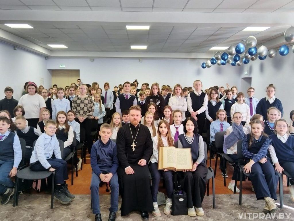 Иерей Дионисий Андреев провел встречу, посвященную Дню православной книги, в средней школе аг. Октябрьская