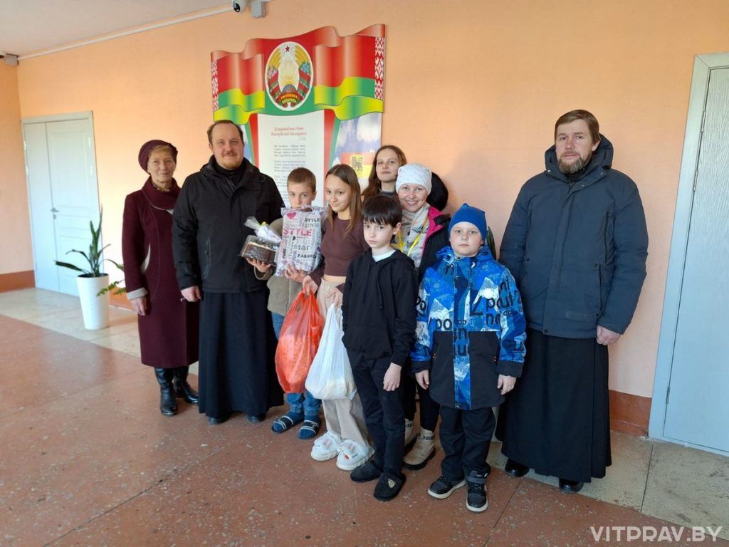 Представители Городокского благочиния посетили Городокский социально-педагогический центр