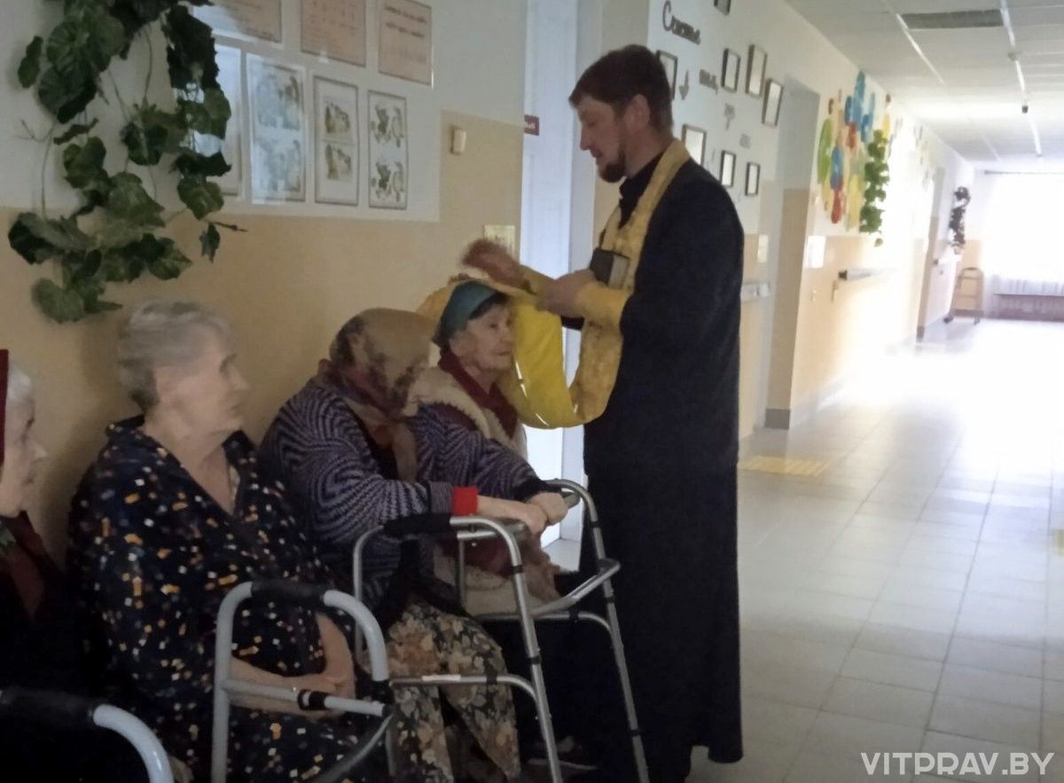 Протоиерей Владимир Кожановский посетил территориальный центр социального обслуживания населения «Светлица»