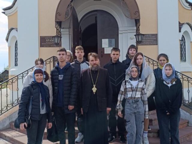 Толочинские школьники совершили экскурсию по храмам района