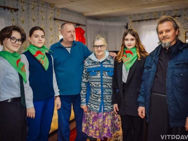 Пример уважения и любви: волонтеры проекта «Ангел добра» побывали в гостях у супругов Павроз из Староселья