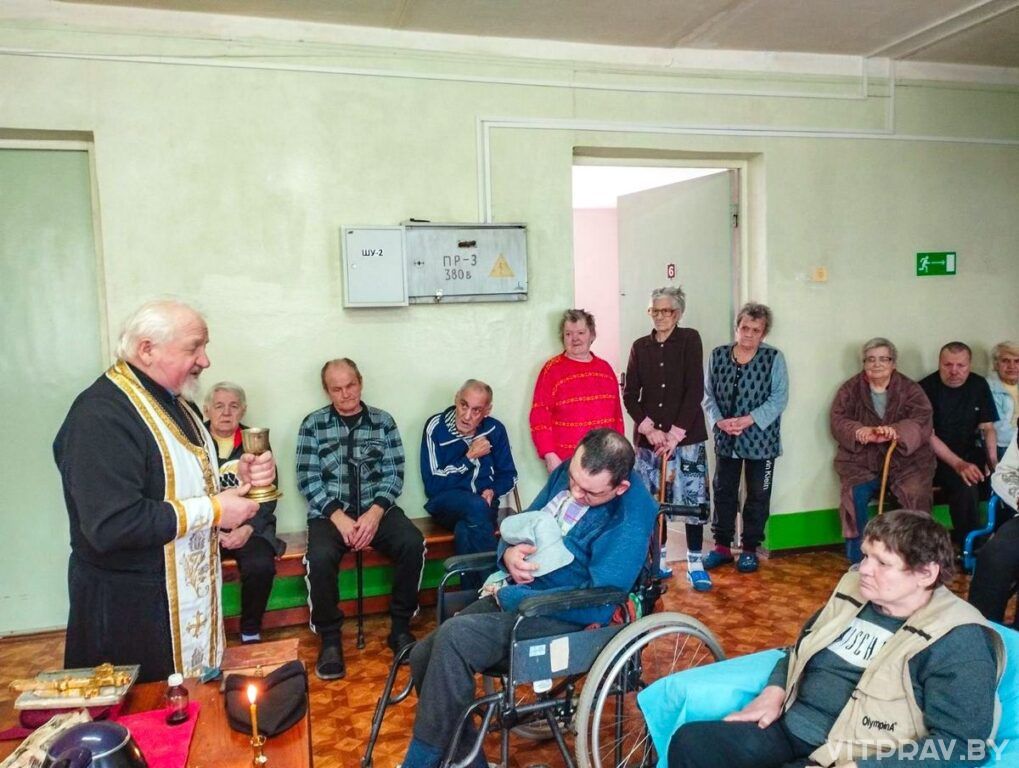 Представители Чашникского благочиния посетили посетили больницу сестринского ухода д. Кащино