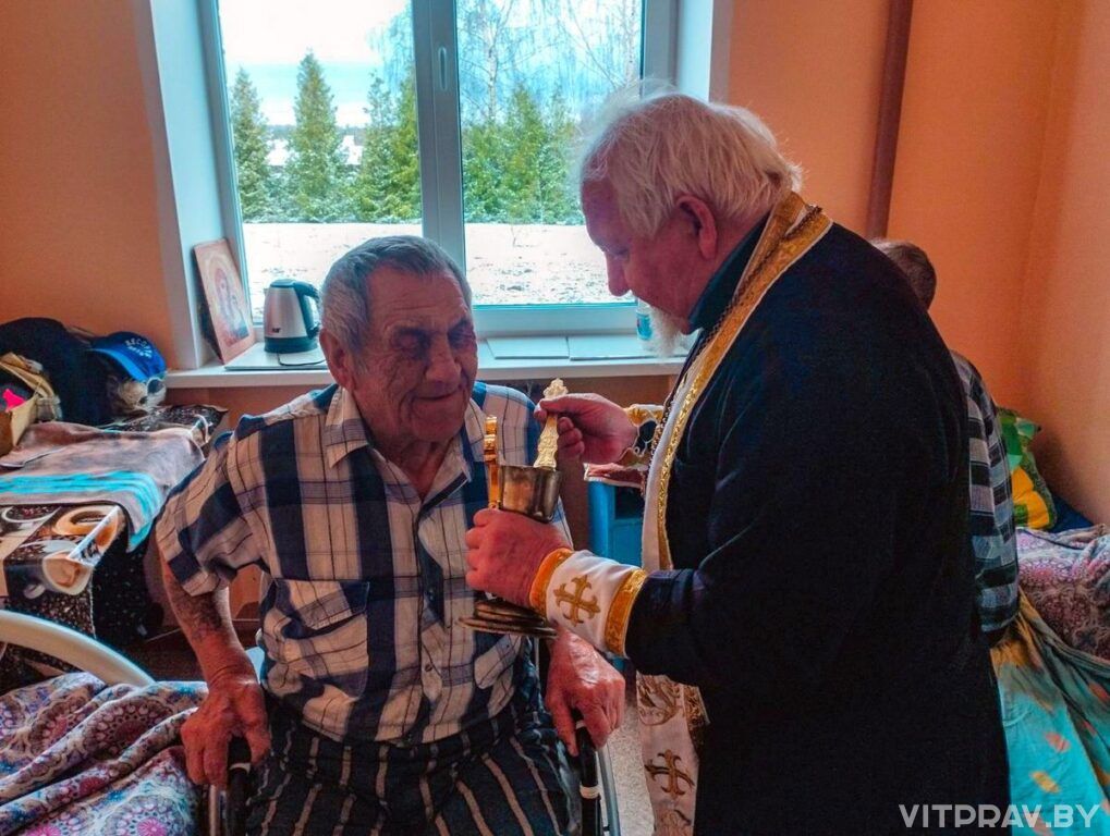Представители Чашникского благочиния посетили посетили больницу сестринского ухода д. Кащино