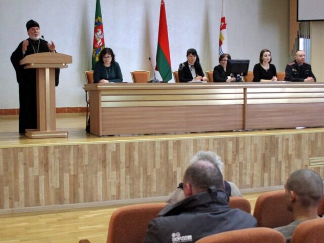 Протоиерей Виталий Кисель принял участие во встрече с неблагополучными семьями "Дом без насилия"
