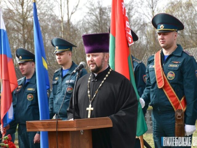 Иерей Вячеслав Пашкевич принял участие в митинге, посвящённом Дню единения народов Беларуси и России «На двоих одна боль, на двоих одна память!»