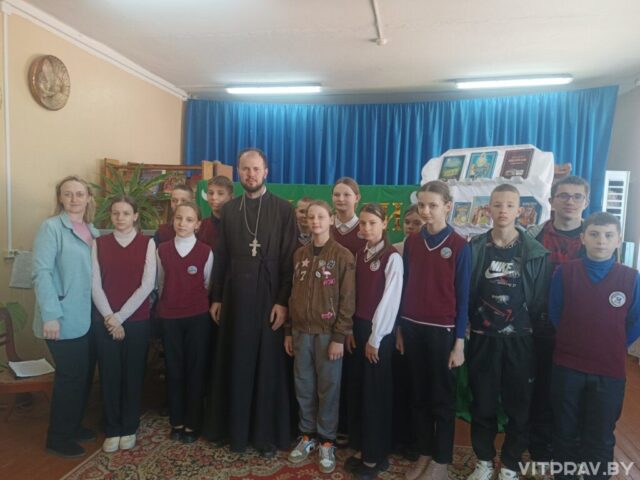 Иерей Александр Козлов провел для школьников духовно-нравственную беседу о десяти заповедях Божиих