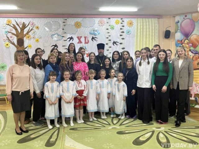 В праздник Пасхи иерей Димитрий Савушкин посетил детский сад № 46 Орши
