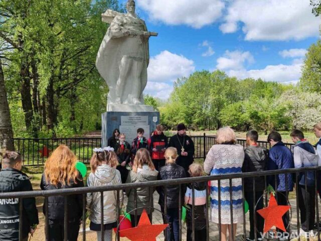 Протоиерей Александр Лазуко принял участие в митинге возле братской могилы в Толочинском районе