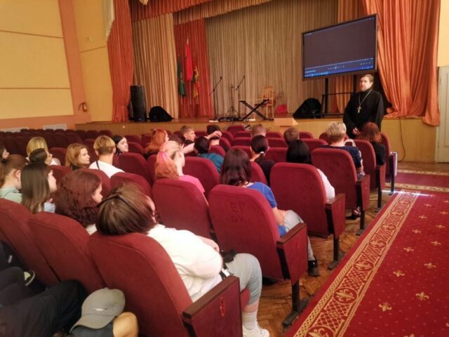 В Городокском аграрно-техническом колледже прошел кураторский "Традиции и ценности христианства"