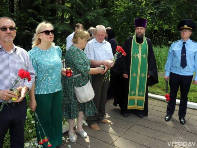 Протоиерей Лазуко принял участие в митинге у братской могилы в Толочинском районе