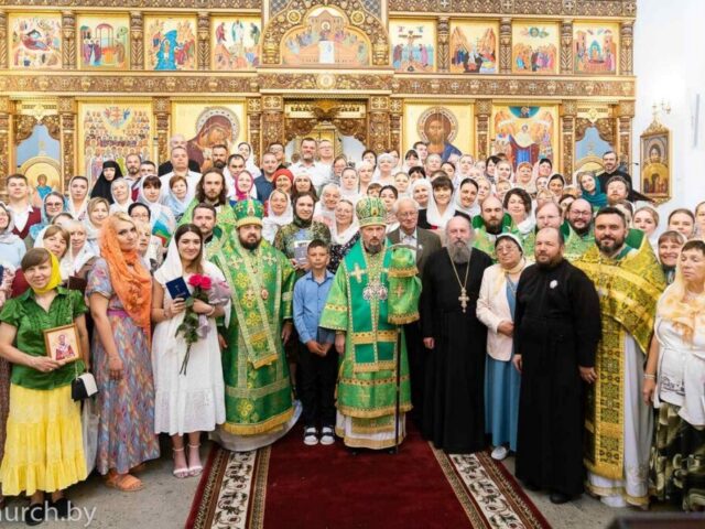 Протоиерей Вячеслав Енухов принял участие в праздничной Божественной литургии по случаю выпускного акта в Минском духовном училище