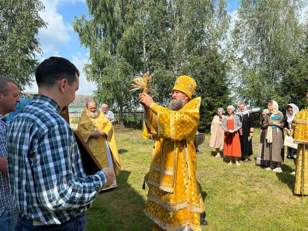 Епископ Евсевий возглавил престольный праздник в храме святых первоверховных апостолов Петра и Павла в д. Браздетчино